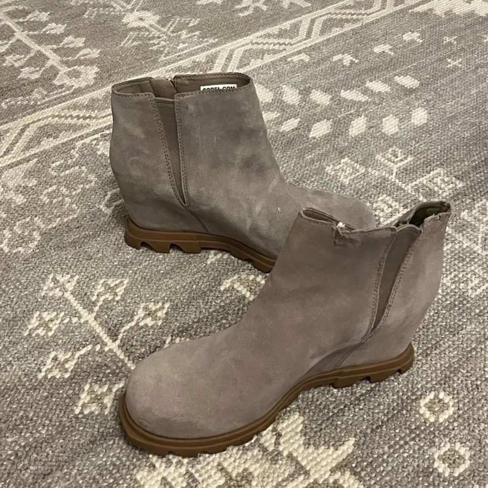 Sorel Joan of Arctic wedge boot bootie suede grey 8 women *flaw*